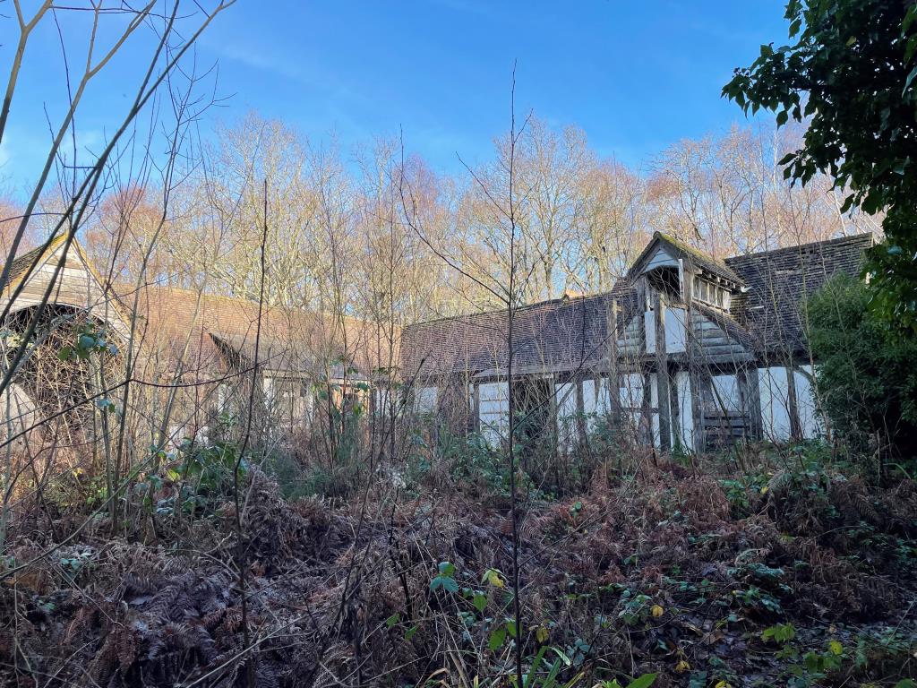 Lot: 124 - LAND EXTENDING TO OVER 23 ACRES WITH BARN -